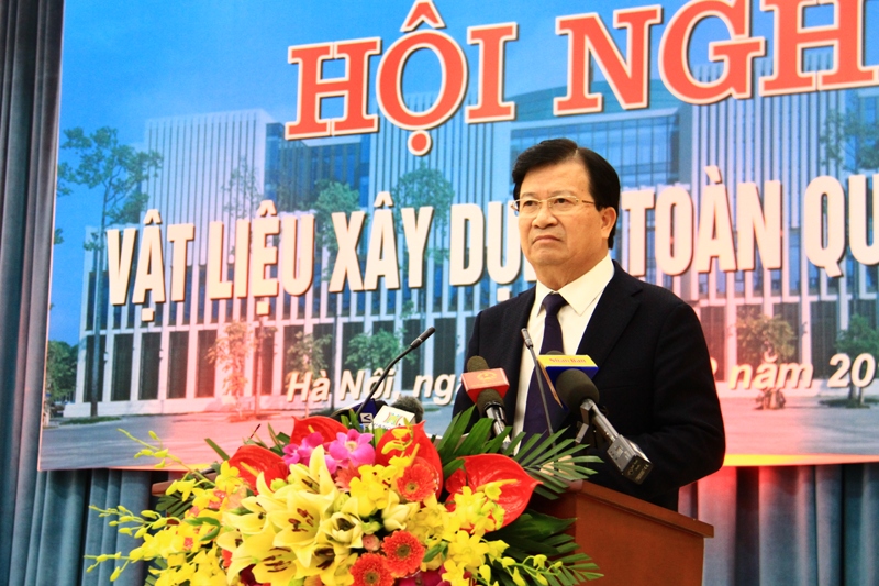 Phó Thủ tướng Trịnh Đình Dũng chỉ ra những điểm cần khắc phục của ngành vật liệu xây dựng
