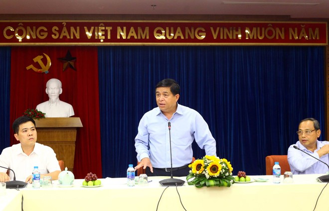 Bộ trưởng Nguyễn Chí Dũng trao đổi với doanh nghiệp, nhà nghiên cứu về thực trạng đầu tư vào nông nghiệp