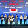 Ông Ngô Việt Phương, Phó tổng giám đốc Kinh doanh Dai-ichi Life Việt Nam nhận giải thưởng “Top 10 Doanh nghiệp Sáng tạo và Kinh doanh hiệu quả năm 2024 - Ngành Bảo hiểm”