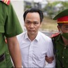 Cựu Chủ tịch Tập đoàn FLC Trịnh Văn Quyết được dẫn giải tới tòa.