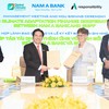 Ông Trần Khải Hoàn – Thành viên HĐQT kiêm Quyền Tổng giám đốc Nam A Bank và Bà Carolin Gassner – Chủ tịch HĐQT GCPF ký kết Biên bản ghi nhớ hợp tác.