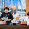 Chủ nhiệm Ủy ban Xã hội Nguyễn Thúy Anh trình bày báo cáo thẩm tra sơ bộ.