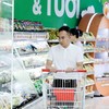 Giảm thuế giá trị gia tăng vừa giảm áp lực chi tiêu cho người dân, vừa tiếp động lực cho doanh nghiệp phát triển. Ảnh: Đức Thanh.