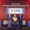 Phó chủ tịch HĐQT - Phó tổng giám đốc SHB Đỗ Quang Vinh đại diện Ngân hàng nhận giải thưởng.
