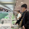 Cần siết quy trình cấp e-visa để hạn chế việc người nước ngoài ở lại Việt Nam trái phép. Trong ảnh: Làm thủ tục nhập cảnh tại sân bay Nội Bài.