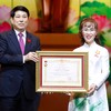 Chủ tịch nước Lương Cường trao danh hiệu Anh Hùng Lao Động cho Tiến sĩ Nguyễn Thị Phương Thảo - Chủ tịch HĐQT Vietjet Air