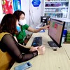 Tiểu thương VPBank được đội ngũ nhân viên ngân hàng chỉ dẫn tận tình
