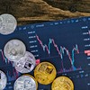 Chứng khoán Yuanta: Bitcoin bị hạ xuống mức tiêu cực, chứng khoán vẫn chưa cao nếu đo lường bằng vàng