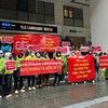 Bộ Xây dựng yêu cầu làm rõ việc người dân đội mưa, đòi bàn giao nhà ở xã hội 