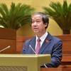 Bộ trưởng Bộ Giáo dục và Đào tạo Nguyễn Kim Sơn trình bày báo cáo. 