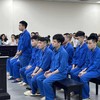 Các đối tượng giả danh bác sĩ, lừa bán thuốc bị đưa ra xét xử.