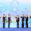 Các Đại biểu bấm nút khánh thành. Ảnh: Hatinh.gov.vn