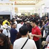 Khách hàng trải nghiệm dịch vụ của các ngân hàng tại Triển lãm thành tựu Đất nước “80 năm hành trình Độc lập - Tự do - Hạnh phúc”