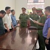Công an thành phố Đà Nẵng tống đạt quyết định khởi tố các đối tượng có hành vi lũng đoạn khi tham gia đấu giá mỏ cát tại ĐB2B.