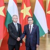 Chủ tịch Quốc hội Trần Thanh Mẫn đón Chủ tịch Quốc hội Hungary Kover Laszlo. 