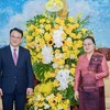 Thứ trưởng Trần Quốc Phương chúc mừng Đại sứ Cộng hòa Dân chủ Nhân dân Lào tại Việt Nam Khamphao Ernthavanh.