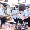 Lực lượng chức năng phát hiện, xử lý hàng mỹ phẩm là hàng giả, vi phạm sở hữu trí tuệ.