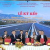 Lễ ký kết Hợp đồng xây dựng - kinh doanh - chuyển giao (BOT) đối với Dự án đường bộ cao tốc Tân Phú (tỉnh Đồng Nai) - Bảo Lộc (tỉnh Lâm Đồng) theo phương thức đối tác công tư (PPP). Ảnh: H.S 