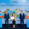 Đại diện TNG nhận Top 10 CSI 2025