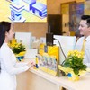 Khách hàng giao dịch tại Nam A Bank