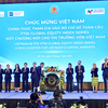 Bộ trưởng Bộ Tài chính Ngô Văn Tuấn thực hiện Nghi thức đánh cồng tại Hội nghị đánh dấu Việt Nam chính thức tham gia hệ thống chỉ số thị trường mới nổi thuộc FTSE Global Equity Index Series. Ảnh: Dũng Minh