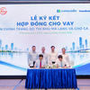 Đại diện các bên thực hiện nghi thức ký kết hợp đồng cho vay dự án chỉnh trang đô thị Khu Mả Lạng và Chợ Gà – Gạo.