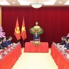 Thường trực Ban Bí thư Trần Cẩm Tú tiếp Đoàn cán bộ cấp cao Đảng Nhân dân Cách mạng Lào. (Ảnh: Phương Hoa/TTXVN)
