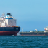 Eo biển Hormuz mở cửa trở lại đang làm thị trường dầu mỏ tràn ngập nguồn cung