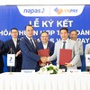 Lễ ký kết có sự tham dự của đại diện lãnh đạo Ngân hàng Nhà nước cùng lãnh đạo NAPAS và VNPAY.