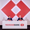 Chủ tịch HĐQT Techcombank Hồ Hùng Anh và Tổng giám đốc Jens Lottner điều hành phiên thảo luận 