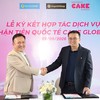 Ông Nguyễn Hữu Quang, CEO Ngân hàng số Cake (phải) và ông Trương Hồng Hoàng - Giám đốc Phát triển kinh doanh ngành hàng dịch vụ của CTCP Đầu tư Điện máy Xanh công bố hợp tác mở rộng phân phối dịch vụ nhận tiền quốc tế Cake GlobalX