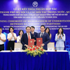 Ông Đoàn Ngọc Lưu, Phó Tổng Giám đốc Agribank và Sở Tài chính Hà Nội ký kết Biên bản ghi nhớ hợp tác, mở rộng cơ chế phối hợp trong nghiên cứu và phát triển các kênh huy động vốn trung, dài hạn phục vụ các dự án hạ tầng chiến lược của Thủ đô