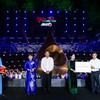 Đại diện Ban Lãnh đạo Ngân hàng TMCP Ngoại thương Việt Nam tham dự và trao quà tại sự kiện