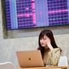 VN-Index tăng gần 10 điểm, thanh khoản xuống thấp nhất 1,5 tháng