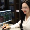 Sắc đỏ ngập tràn, VN-Index vẫn vượt mốc 1.830 điểm