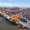 Hàng hóa chờ xuất cảng. Ảnh Lê Toàn