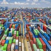Xuất khẩu hàng hóa qua cảng. Ảnh Lê Toàn