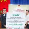 Herbalife Việt Nam ủng hộ hơn 3,2 tỷ đồng thông qua Ủy ban Trung ương Mặt trận Tổ quốc Việt Nam cho người dân bị thiệt hại bởi hai cơn bão Bualoi và Matmo 