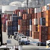 Cảng hàng hóa Los Angeles, bang California, Mỹ. Ảnh: THX/TTXVN 