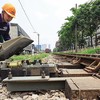 Bảo trì hệ thống thông tin tín hiệu trên tuyến đường sắt Bắc Nam. Ảnh: P.V 
