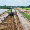 Khu vực Đồng bằng sông Cửu Long có nhiều dự án đang trong giai đoạn tăng tốc thi công dẫn tới nhu cầu nguồn vật liệu rất lớn. Ảnh: Tiến Giang