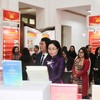 Các đại biểu tham quan triển lãm - Ảnh: VGP