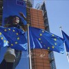 Cờ Liên minh châu Âu tại tòa nhà của Ủy ban châu Âu ở Brussels, Bỉ. Ảnh: THX/TTXVN 