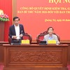 Ông Hoàng Phúc Lâm, Phó Giám đốc Học viện Chính trị Quốc gia Hồ Chí Minh - Phó Trưởng Đoàn kiểm tra (trái ảnh) và ông Nguyễn Văn Phương, Bí thư Tỉnh ủy Quảng Trị (phải ảnh) đồng chủ trì hội nghị.
