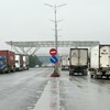 Hoạt động xuất nhập khẩu hàng hoá qua Lối thông quan cầu Bắc Luân II, phường Móng Cái 1, tỉnh Quảng Ninh. 