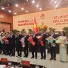 Lãnh đạo Thành ủy Đà Nẵng tặng hoa chúc mừng các lãnh đạo, các ban của HĐND thành phố khóa XI, nhiệm kỳ 2026 - 2031. Ảnh: Linh Đan 