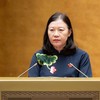 Chủ nhiệm Ủy ban Dân nguyện và Giám sát Lê Thị Nga trình bày báo cáo. 