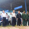 Phó Chủ tịch UBND tỉnh Quảng Trị Lê Đức Tiến (thứ tư từ phải ảnh) kiểm tra hạ tầng Cửa khẩu Quốc tế La Lay