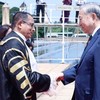 Chủ tịch Quốc hội Sri Lanka Jagath Wickramaratne đón Tổng Bí thư, Chủ tịch nước Tô Lâm - Ảnh: TTXVN