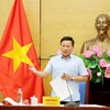 Phó Chủ tịch UBND tỉnh Hoàng Phú Hiền phát biểu.